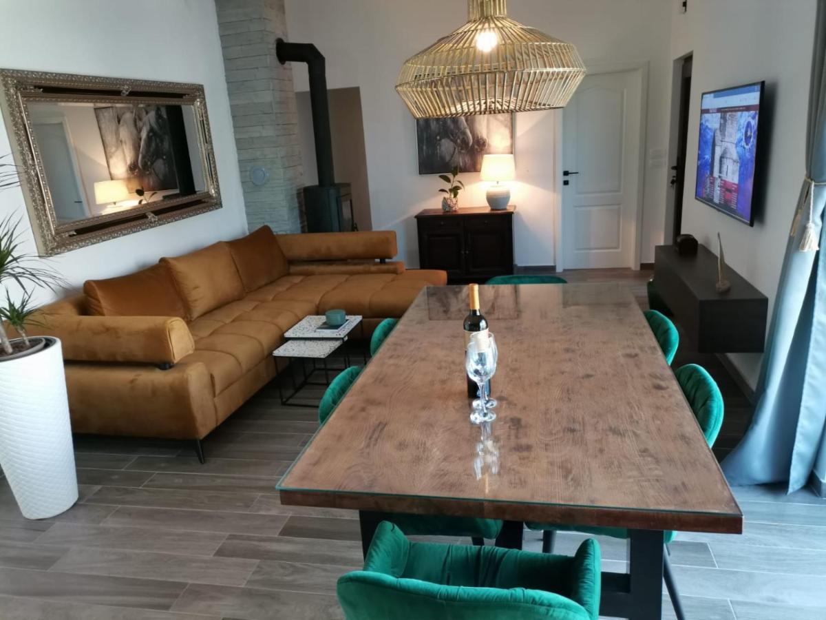 Seaview Holiday Apartments, Ventura Nin Extérieur photo