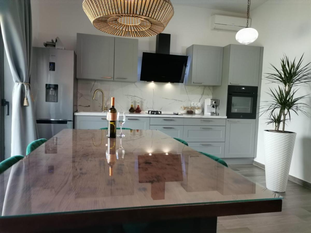 Seaview Holiday Apartments, Ventura Nin Extérieur photo