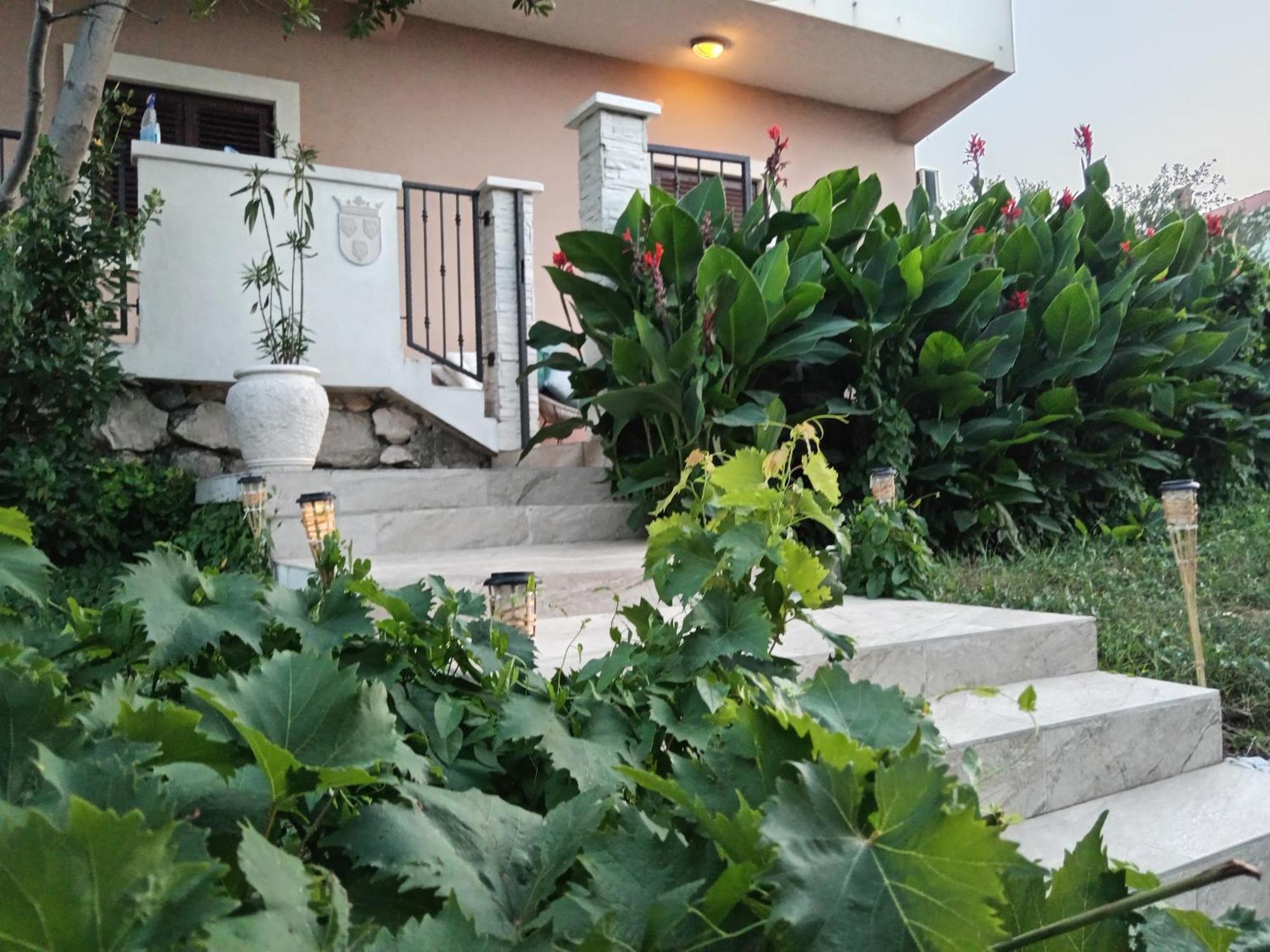Seaview Holiday Apartments, Ventura Nin Extérieur photo