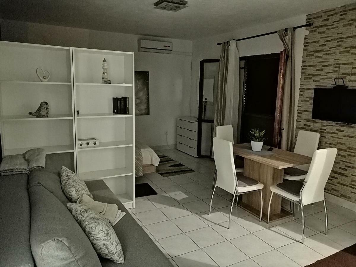 Seaview Holiday Apartments, Ventura Nin Extérieur photo