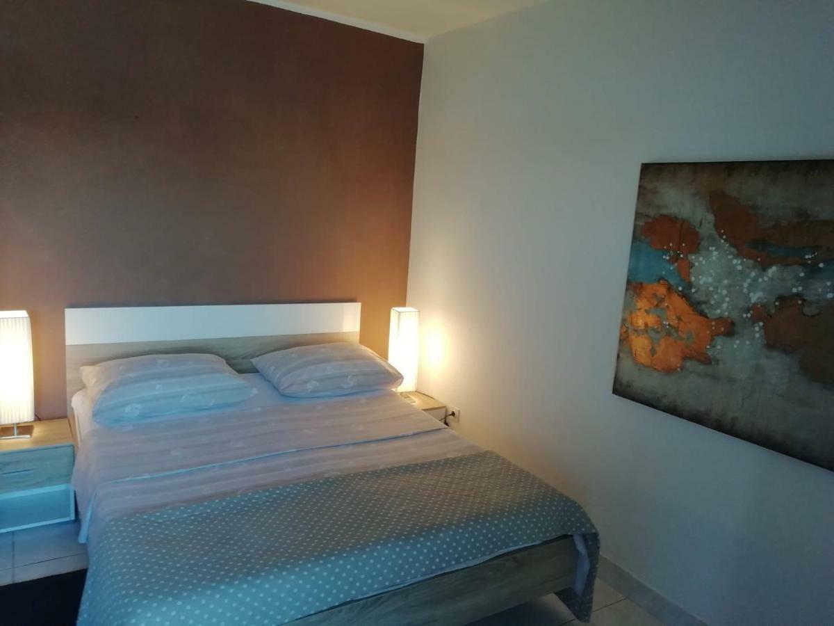 Seaview Holiday Apartments, Ventura Nin Extérieur photo